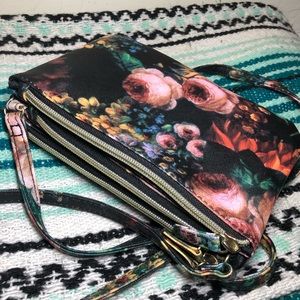 ⭐️ Bundle 5/$25 NWOT floral purse